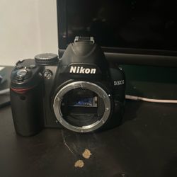 Nikon D3000 With 2 Lens