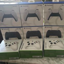 PS5 AND XBOX CONTROLLERS