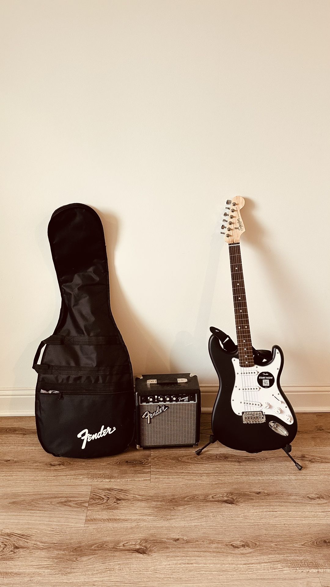 Fender Squier Stratocaster Electric Guitar + Fender Frontman 10G Amp + Gig Bag – Excellent Condition! Must Go This Week