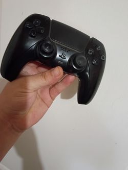Black PS5 remote
