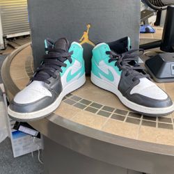Air Jordan 1s MiD Gs 5.5