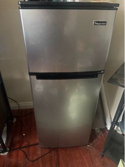 Magic Chef Mini Fridge 4.5 cu ft