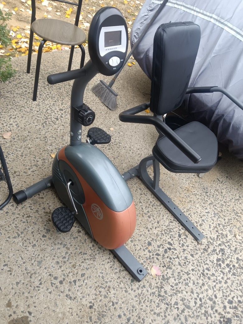 M A R C Y - Me-709 - R E C U M B E N T - M A G N E T I C