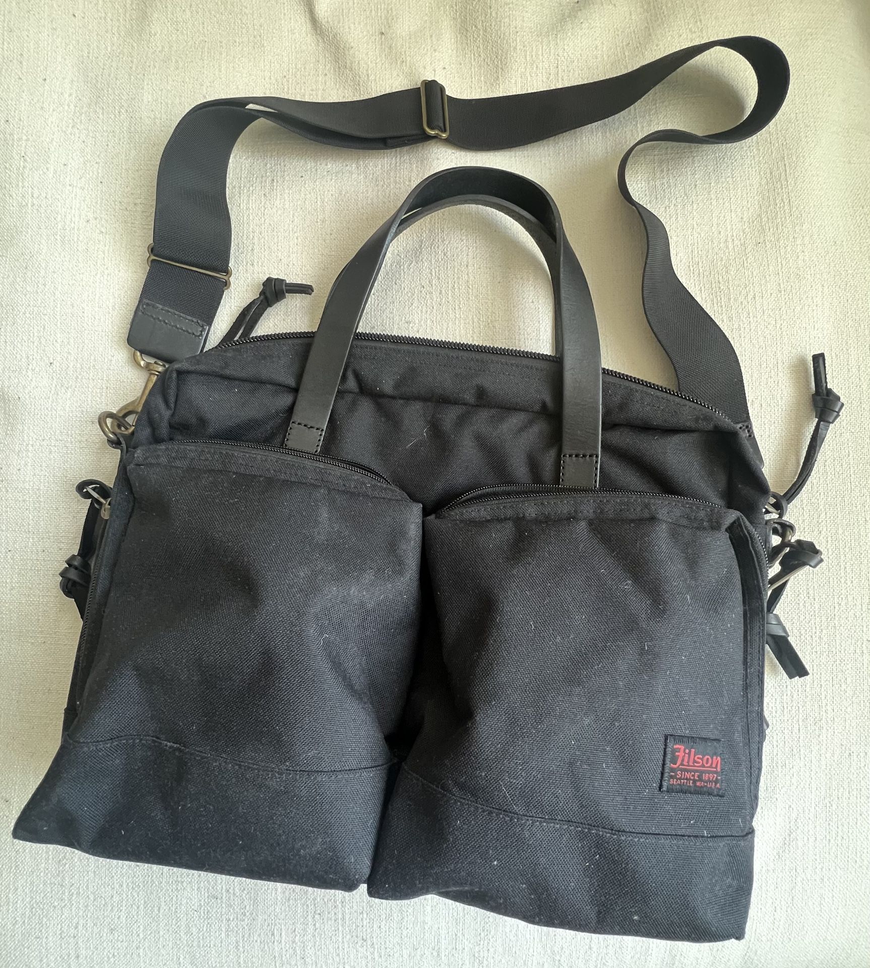 Filson Briefcase Filson Dryden Dark Navy for Sale in New York, NY