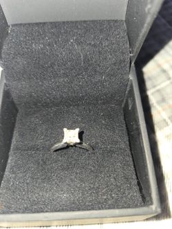 Women's Ring. 1 Karat