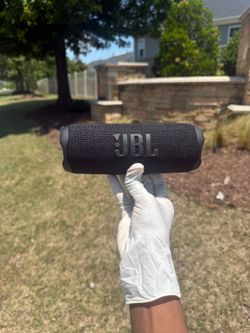 ✅ Powerful JBL Pro Sound