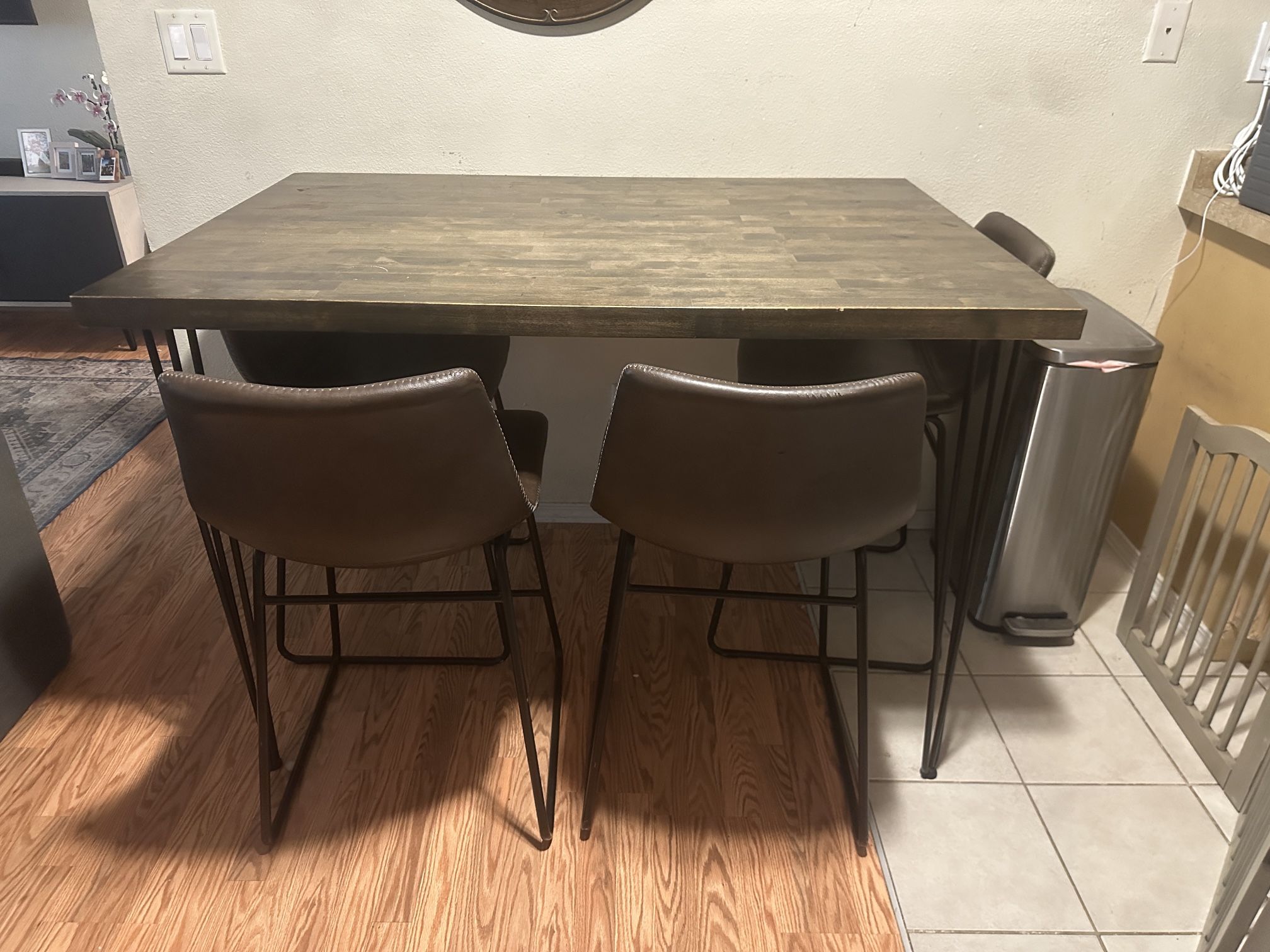 Dinner Table With 4 Chairs