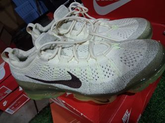 Nikes size 10