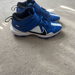 Men’s baseball cleats