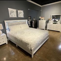 Upgrade your bedroom in style with this 5-Piece Modern Bedroom Set