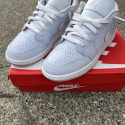 Youth Nike Air Jordan Sneakers Size 5.5