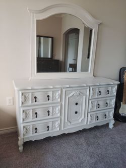 Wow'' That's a Beautiful 7 Drawer dresser