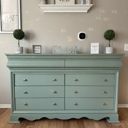 ✨Gorgeous Solid Oak Wood Dresser✨