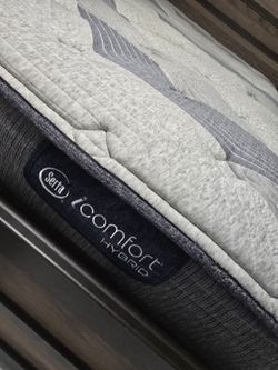 King 12 inch Serta iComfort Hybrid Mattress