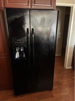 Fridgidaire 26 CU ft side by side refrigerator