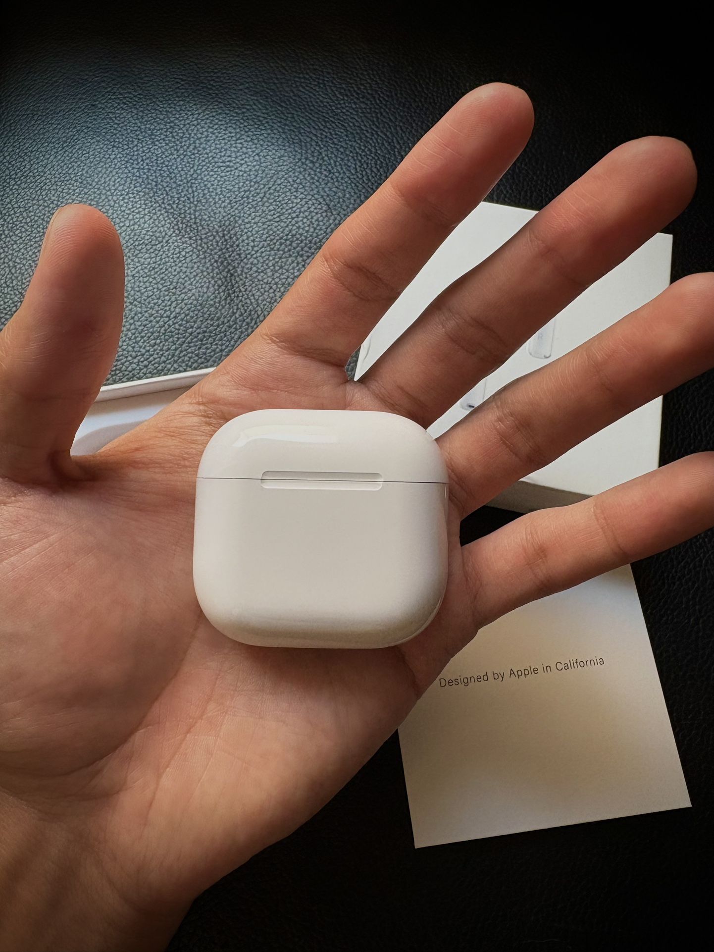 Airpods 4 with Active Noise Cancellation – Like New