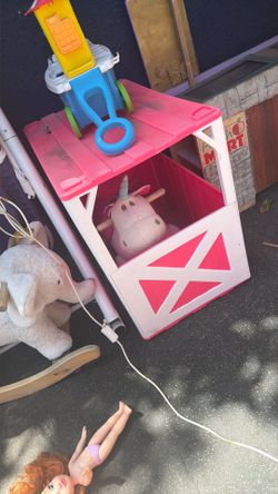 Unicorn barn