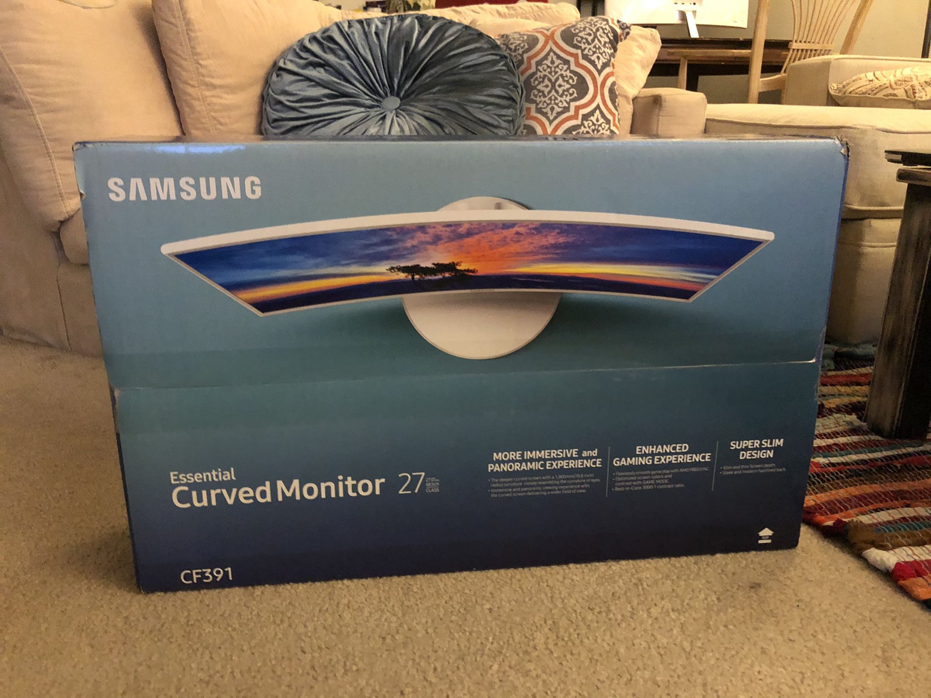 27” inch SAMSUNG CURVED MONITOR NEVER USED BRAND NEW