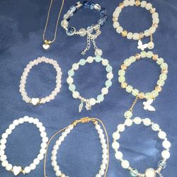 Bracelets. Pulseras. Beads. Feather. Butterfly. Hearts. Rhinestones. Charm Bracelets. 