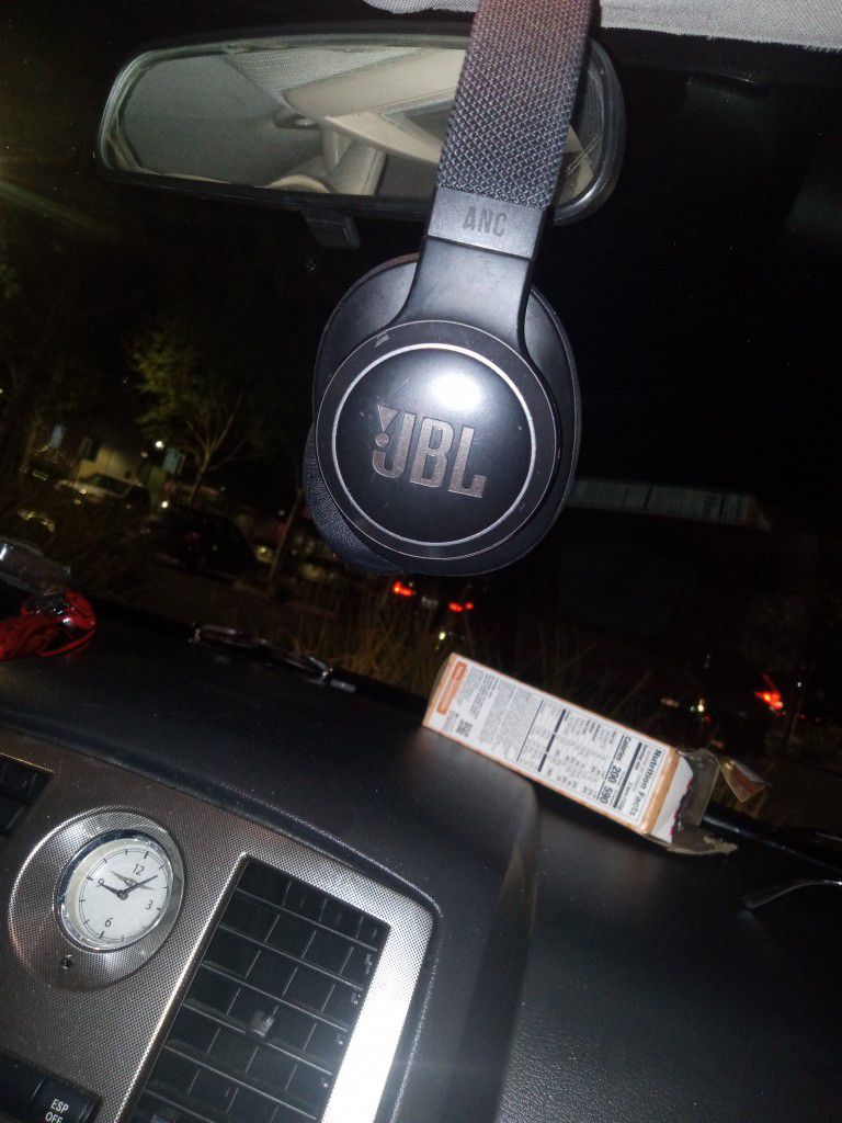 JBL Live Wireless  770 NC Bluetooth Headphones 