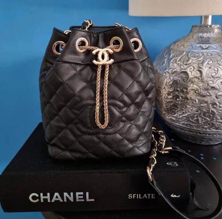 Diamond-patterned bag