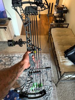 Mathew’s lift x with matching quiver and CBE adjustable sight