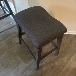 2 bar stools 40