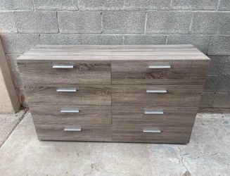 Modern 8 Drawer Dresser