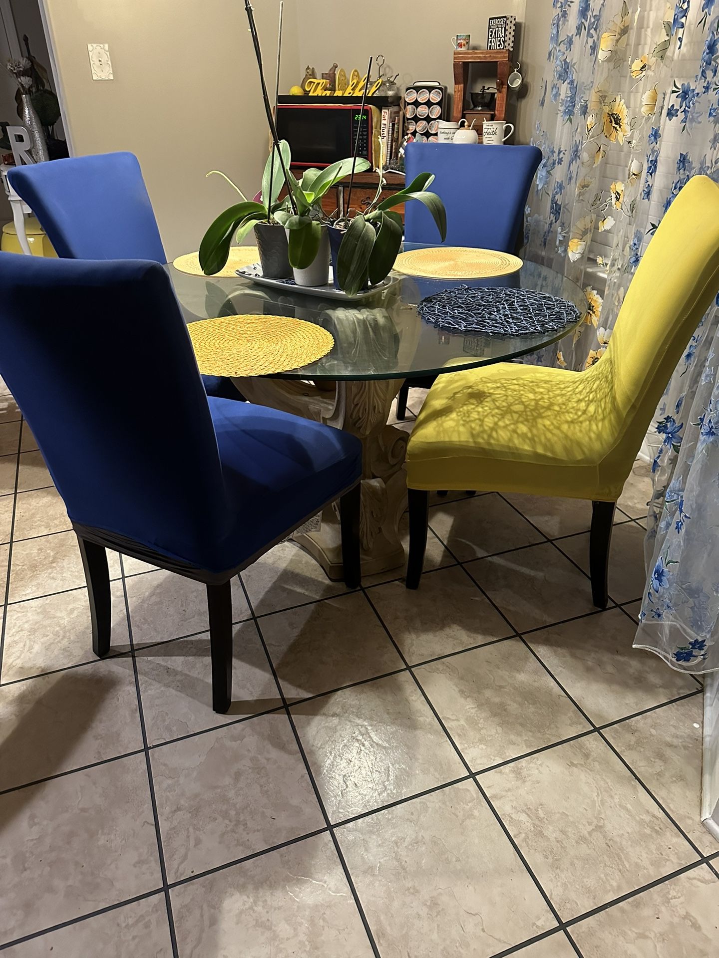 Table And Chairs 