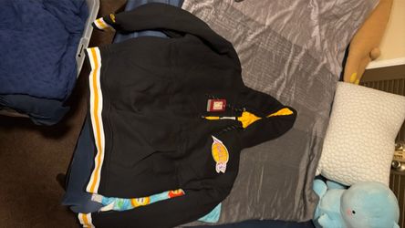 Mitchell & Need lakers jacket size adult small