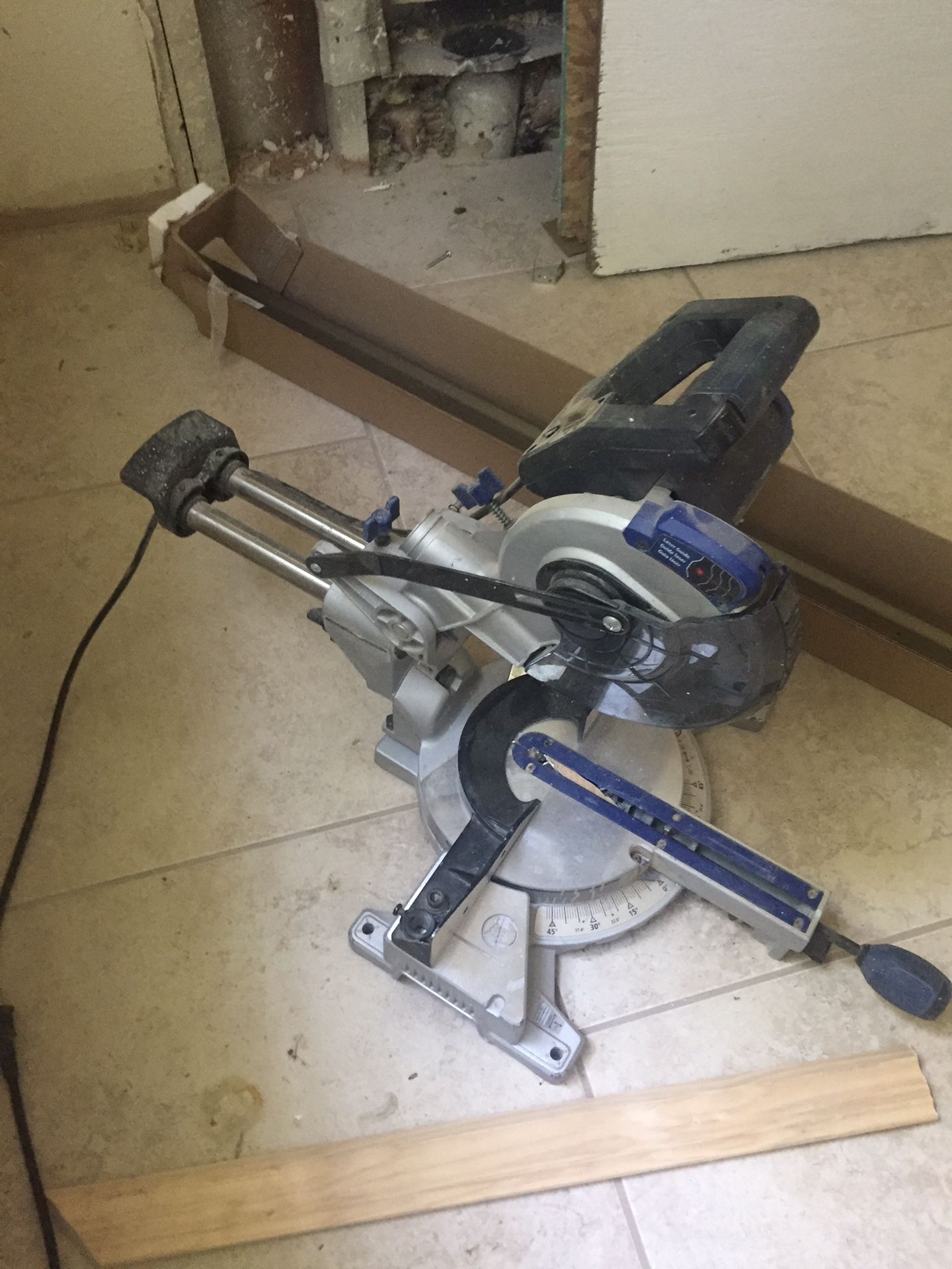 Cutting saw