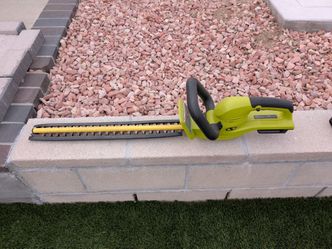 Cordless hedge trimmer