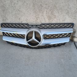 Mercedes GLK OEM grill and emblem