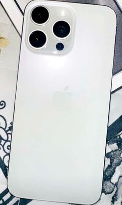 📱 iPhone 15 Pro Max 256GB White Titanium - Desbloqueado