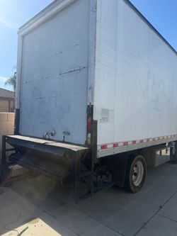 GMC 2002 //14foot box with liftgate