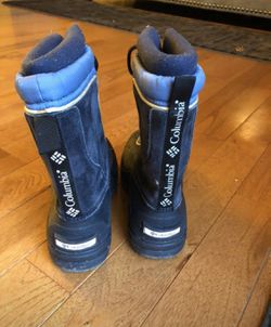Boys size 5 Colombia snow boots