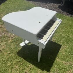 Schoenhut Classic white Baby Grand Piano