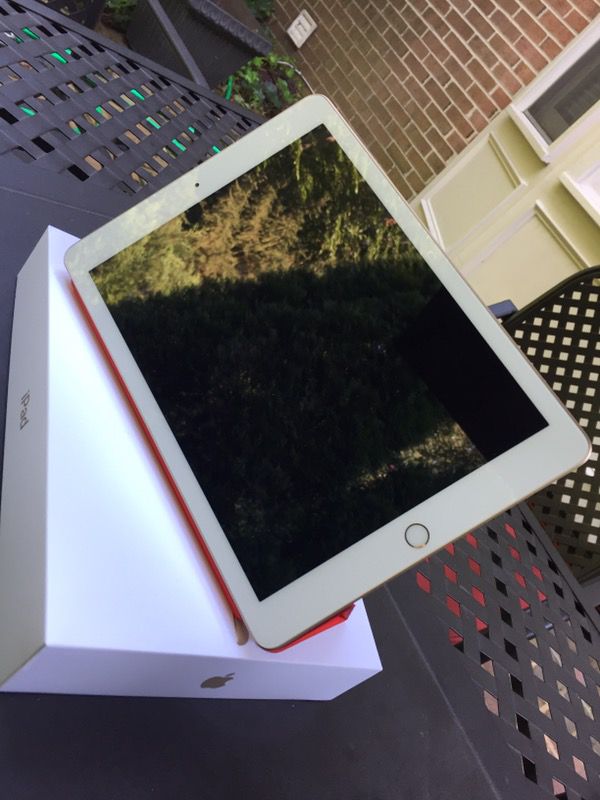 IPad 5th Generation | 2017 Model | 32gb | Gold | Smartcover | Original Packaging | Like new