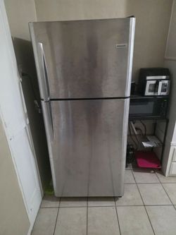 Frigidaire Stainless Steel Top-Freezer Refrigerator