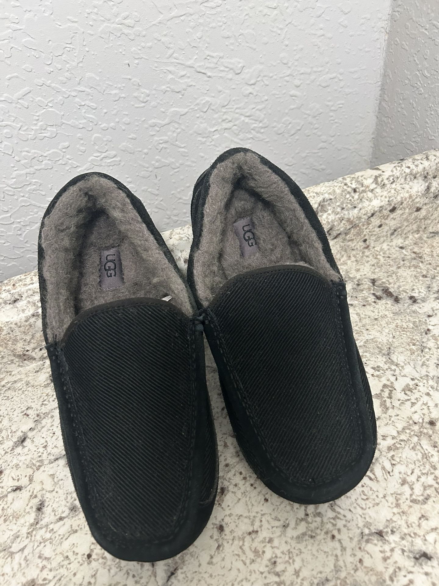 Ugg Black Slippers Size Women’s 9