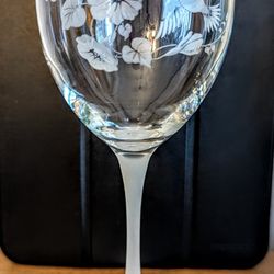 Etched Hummingbird Stemware 8 Pieces