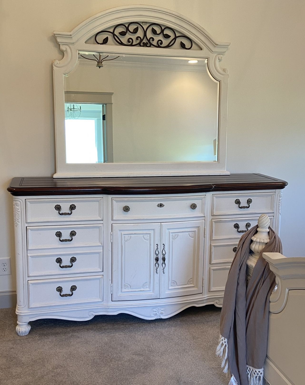 CLASSY KING BEDROOM SUITE-upscale