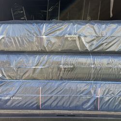 KING MATTTESS BEAUTYREST BLACK AND STEARNS & FOSTER 