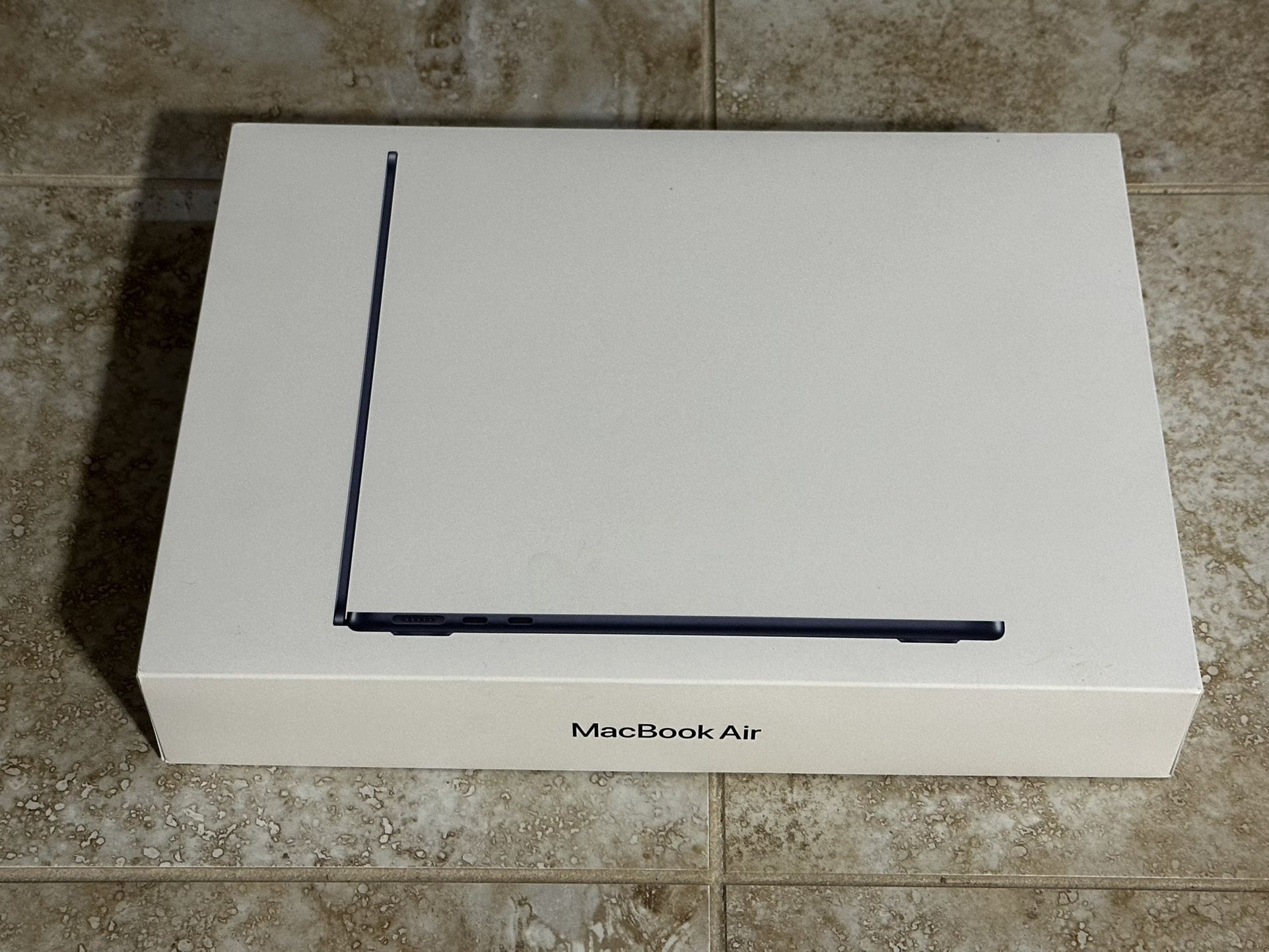 New Apple MacBook Air M2 13” 256GB Midnight