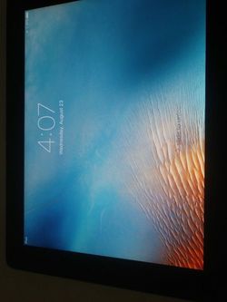 2nd gen 9.7 in.. Apple I pad. 16g.