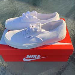 Sz 10 1/2 White Vans 