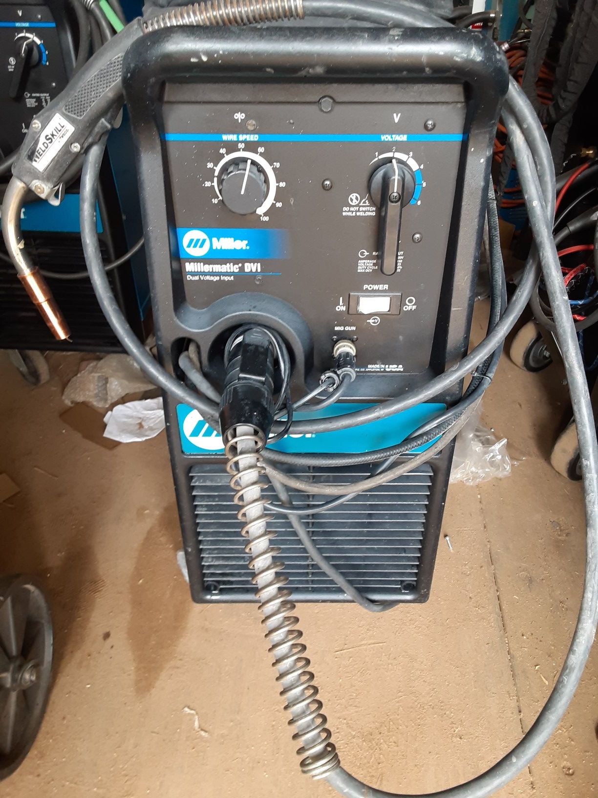 Miller millermatic DVI mig welder with spoolgun for Sale in Perris, CA