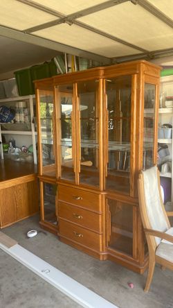 Dining Room Table, 8 chairs and Hutch and 2 leafs