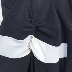 Beautiful Black N White Top N Black Pants Med