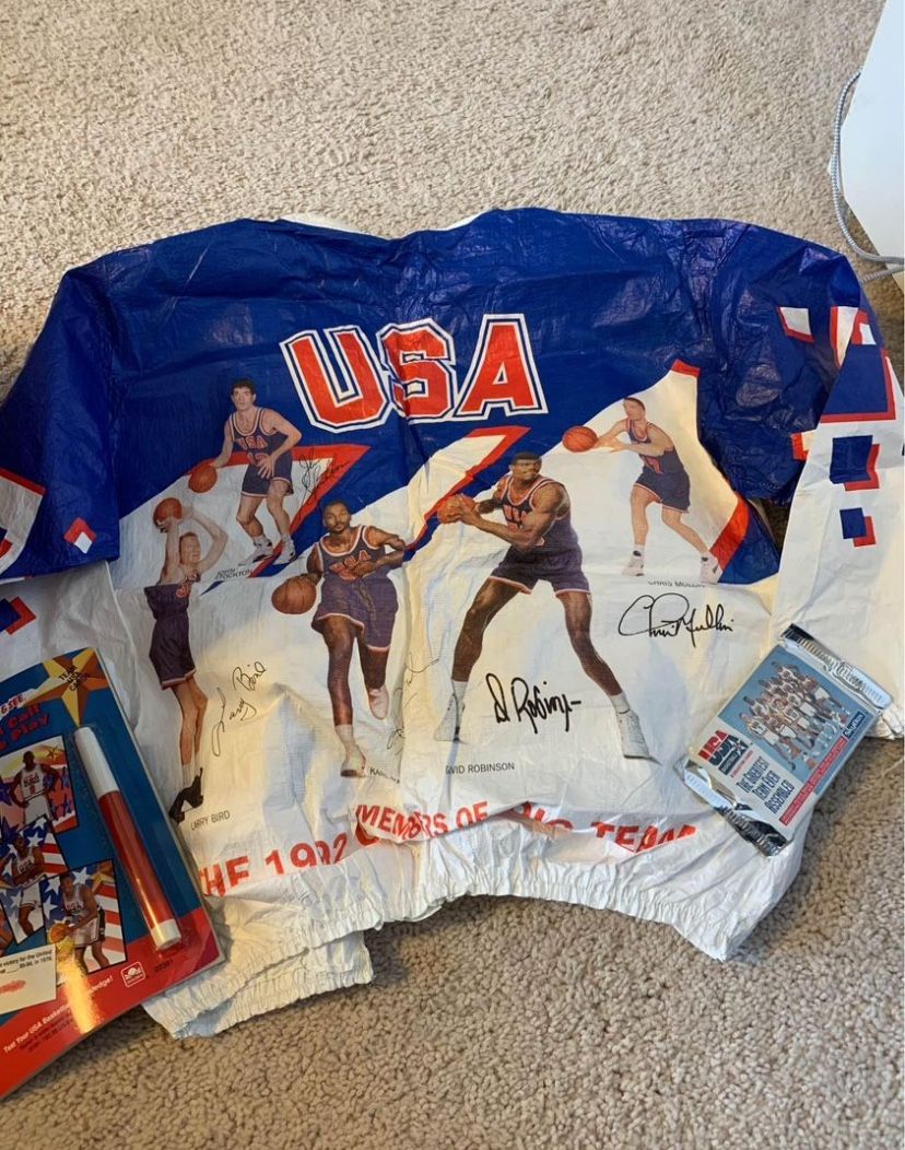 Vintage 1992 Olympics dream team plastic jacket/Book and cards. Youth Size Small - 26-28